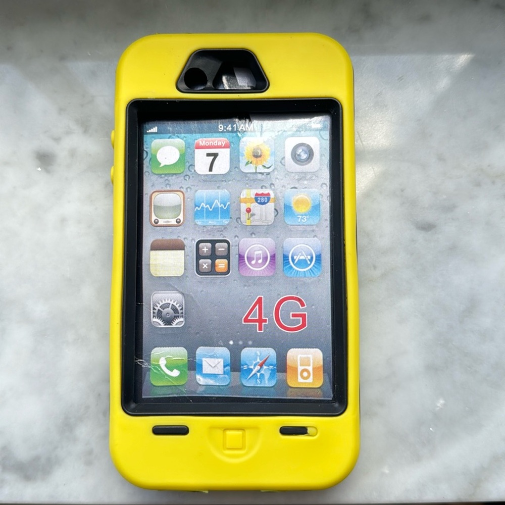 iPhone 4/4s black and yellow case